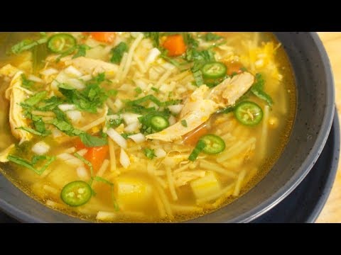 Receta fácil de sopa de pollo con fideos para una comida reconfortante